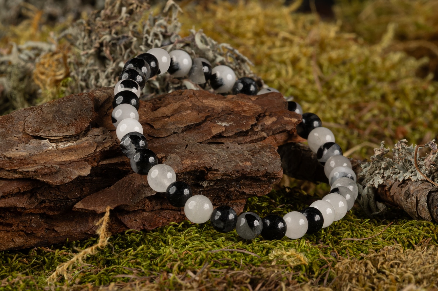 Cristal de roche avec inclusion de tourmaline (6mm)